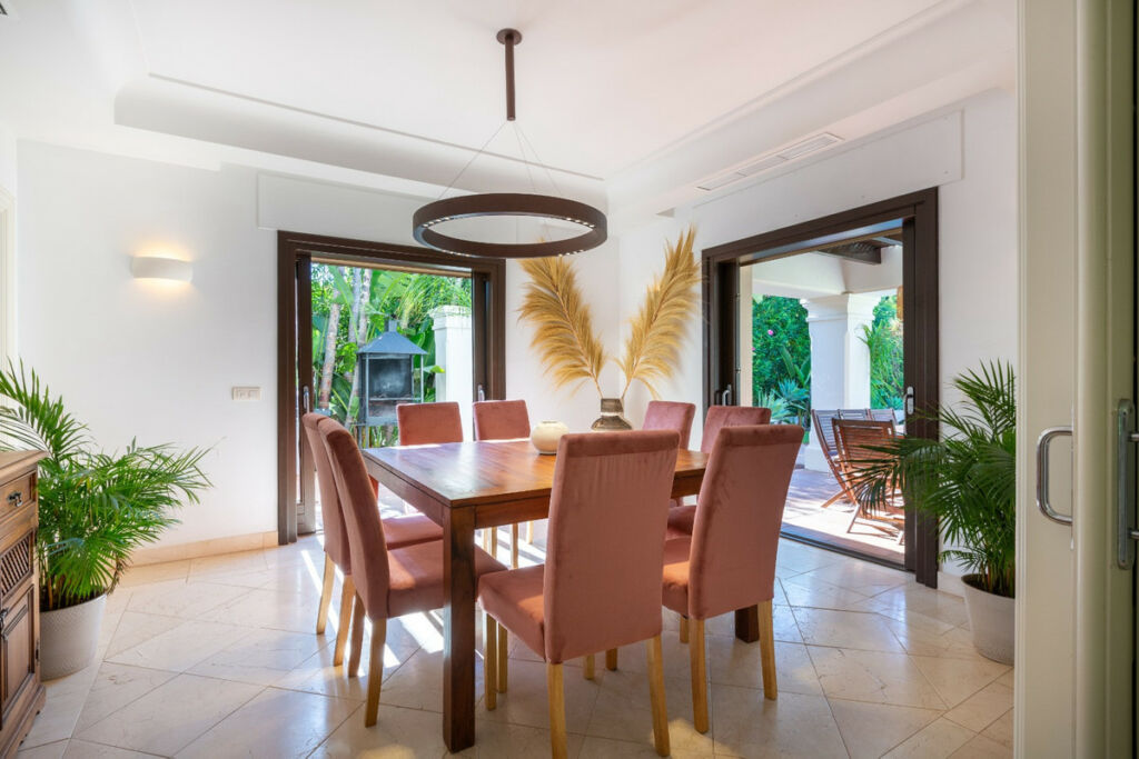 Detached Villa Guadalmina Baja Málaga - image 7
