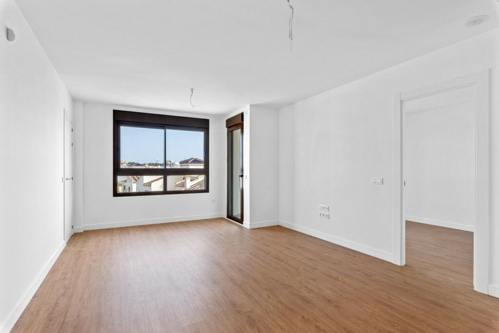 Middle Floor Apartment Villamartin Alicante - image 7