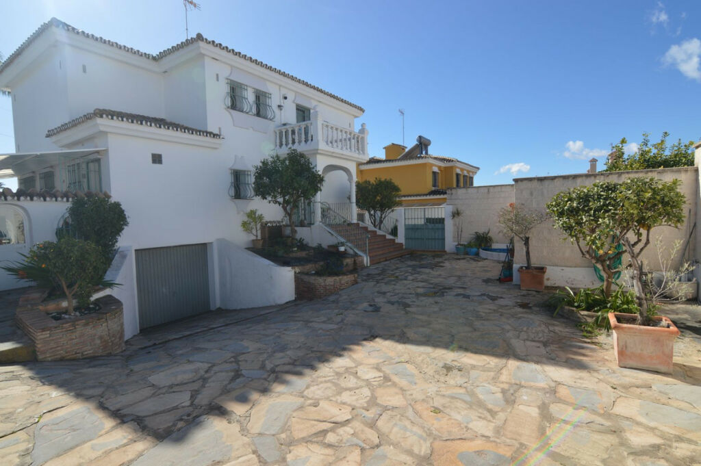 Detached Villa San Pedro de Alcántara Málaga - image 7