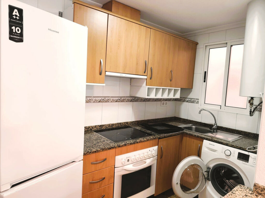 Middle Floor Apartment Torrevieja Alicante - image 7
