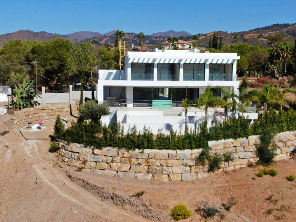 Detached Villa Elviria Málaga - image 7