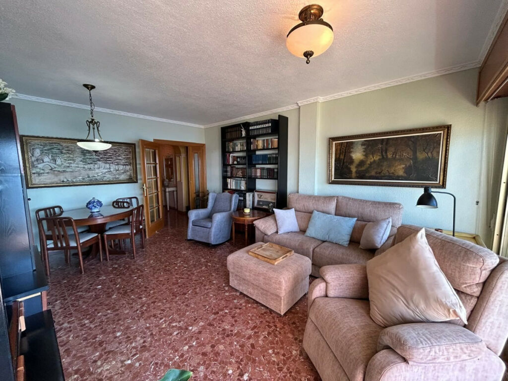 Middle Floor Apartment Torrevieja Alicante - image 7