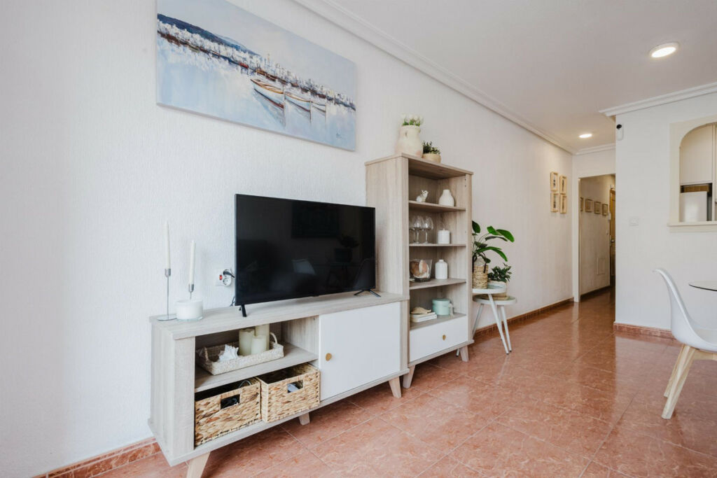 Middle Floor Apartment Torrevieja Alicante - image 7