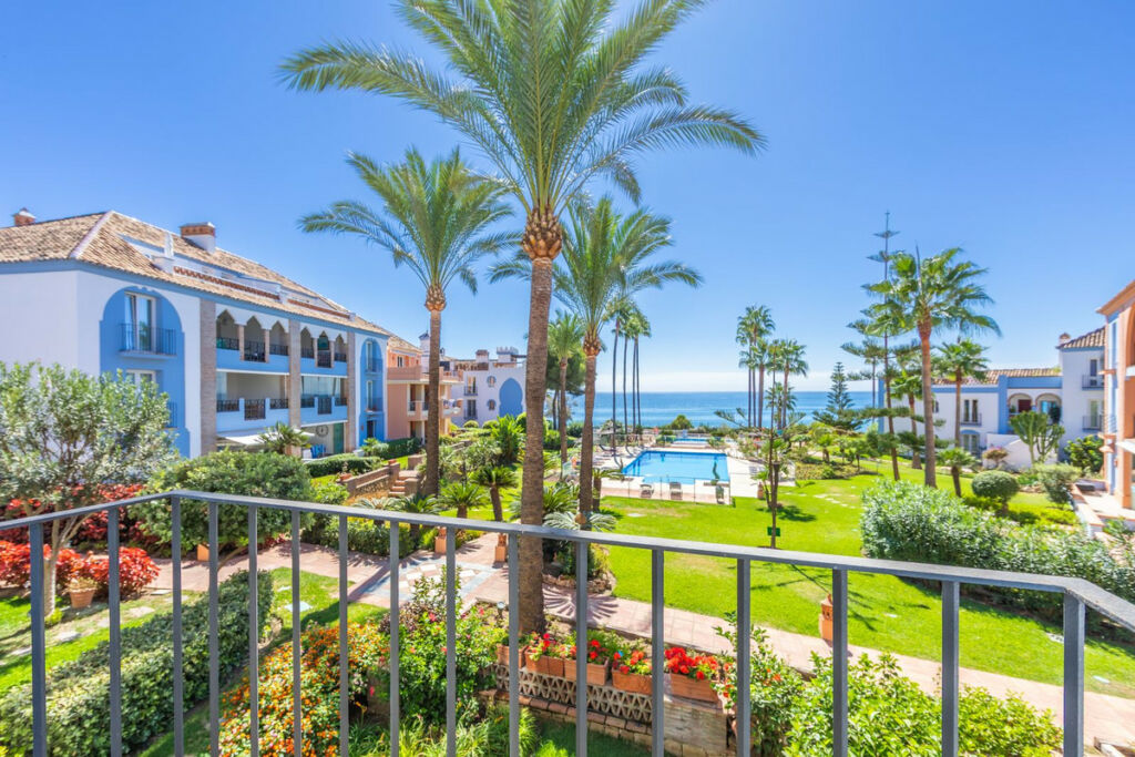 Middle Floor Apartment Casares Playa Málaga - image 7