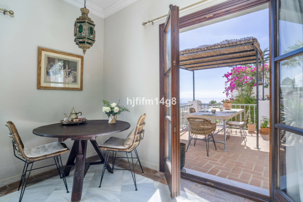 Townhouse La Heredia Málaga - image 7
