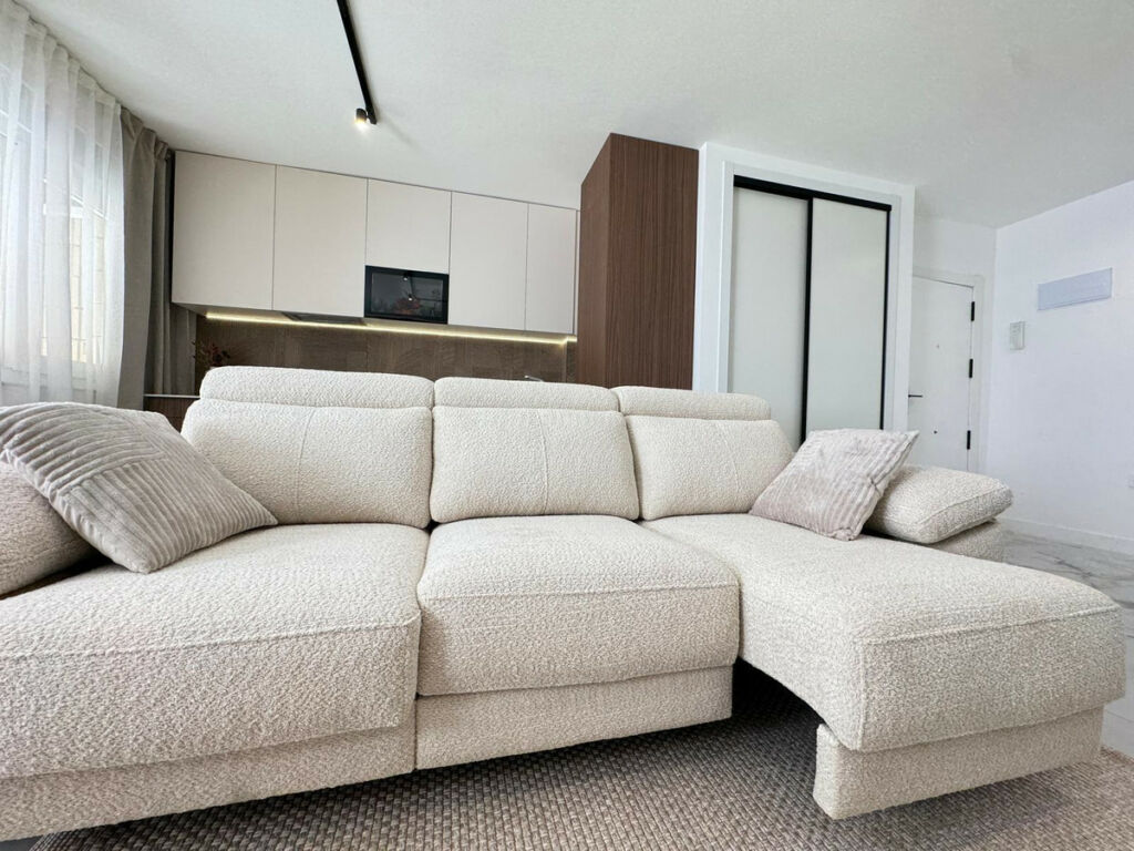 Middle Floor Apartment Torrevieja Alicante - image 7
