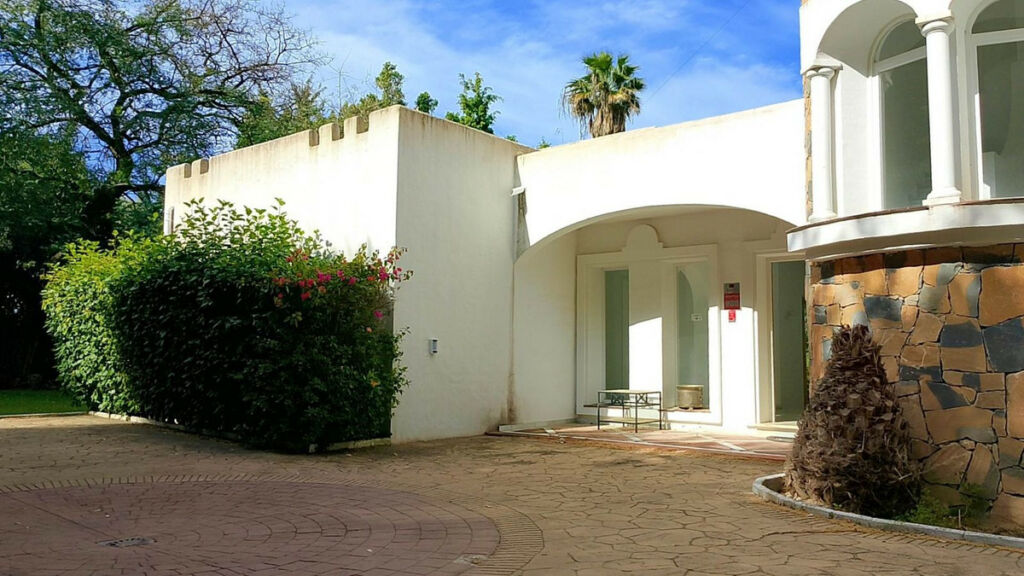 Detached Villa El Paraiso Málaga - image 7