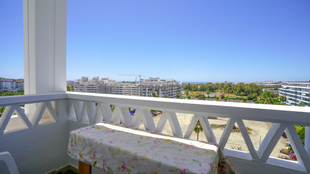 Middle Floor Apartment Nueva Andalucía Málaga - image 7