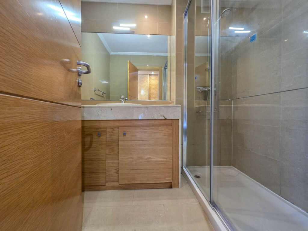 Middle Floor Apartment La Duquesa Málaga - image 7