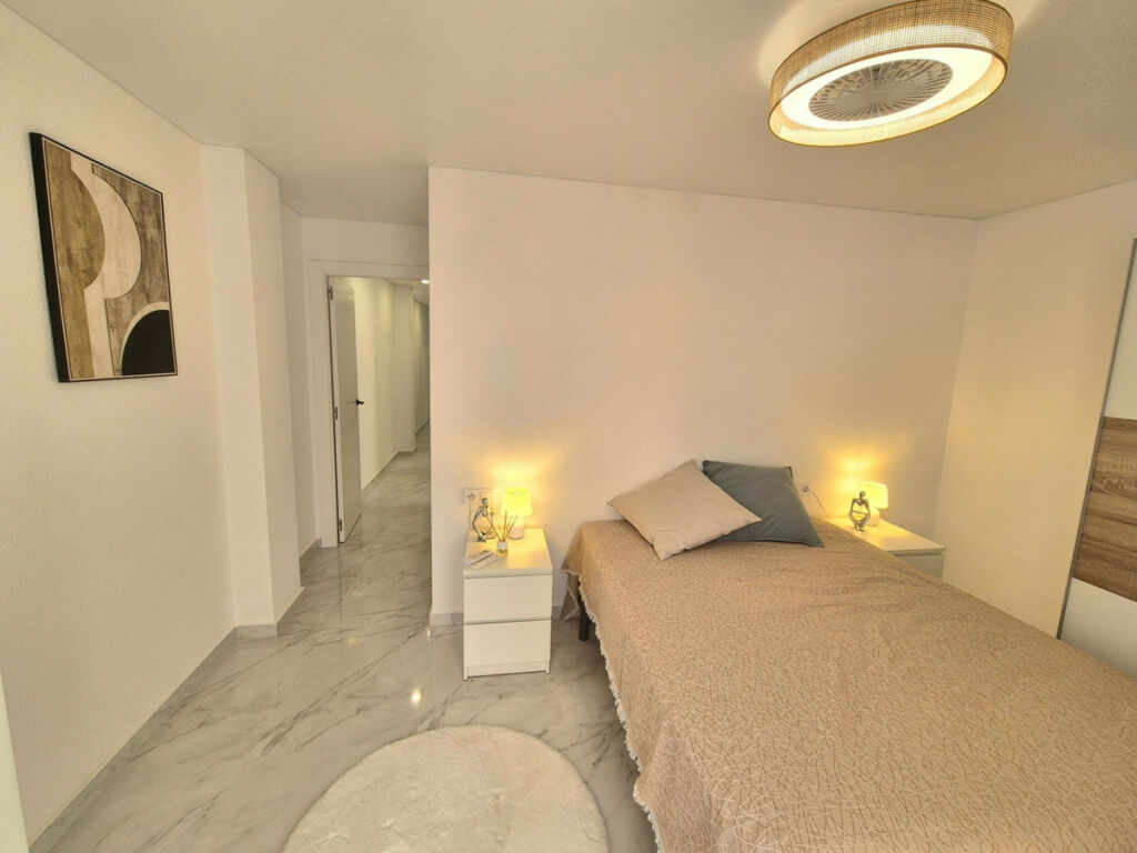 Middle Floor Apartment Torrevieja Alicante - image 7