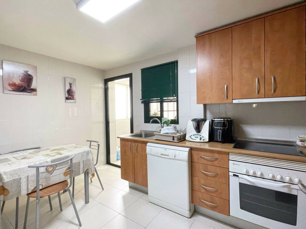 Middle Floor Apartment Fuengirola Málaga - image 7