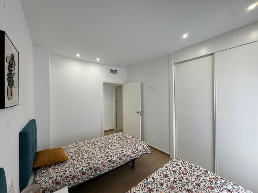 Middle Floor Apartment Torrevieja Alicante - image 7