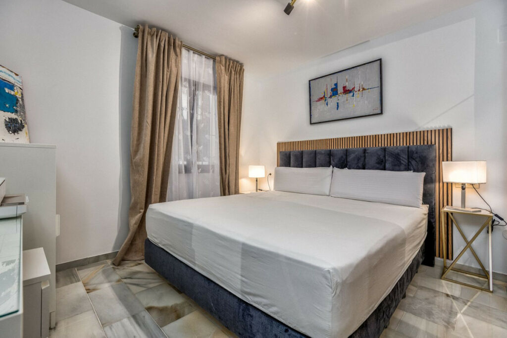 Middle Floor Apartment Puerto Banús Málaga - image 7