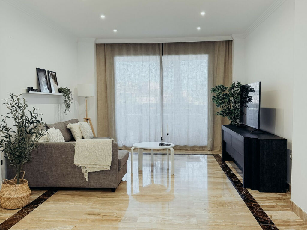 Middle Floor Apartment Estepona Málaga - image 7