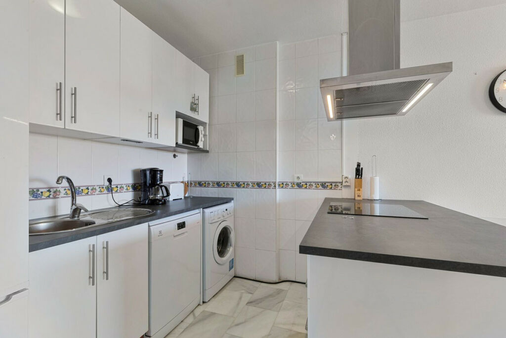 Middle Floor Apartment Fuengirola Málaga - image 7