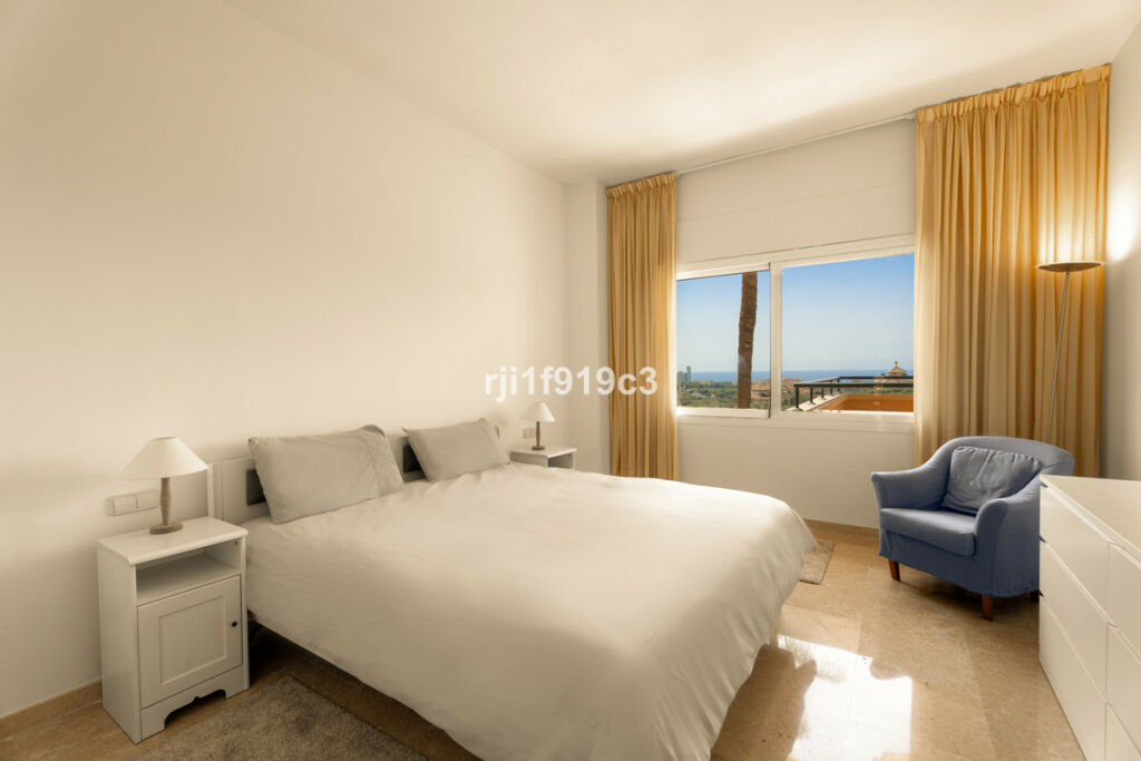 Middle Floor Apartment Elviria Málaga - image 7