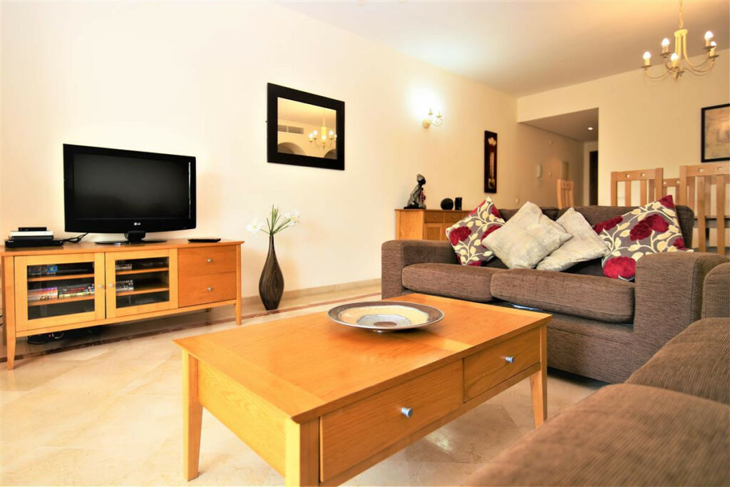 Middle Floor Apartment Estepona Málaga - image 7