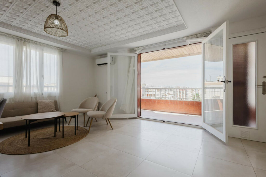 Middle Floor Apartment Torrevieja Alicante - image 7
