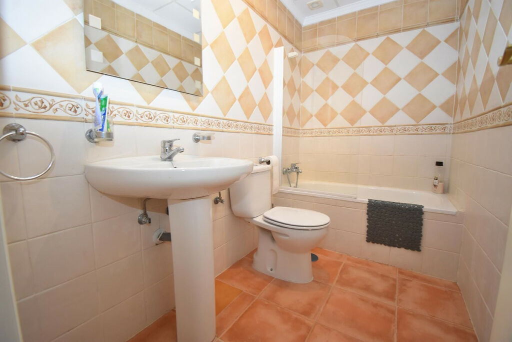Middle Floor Apartment Elviria Málaga - image 7
