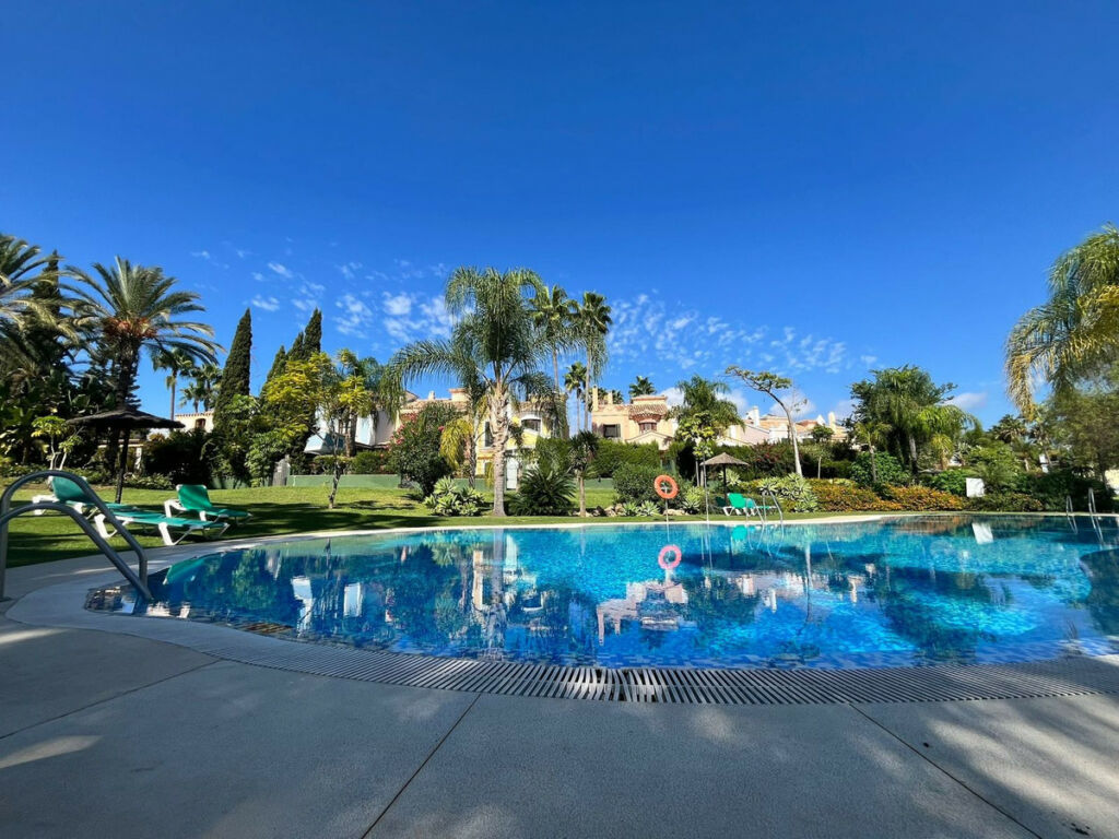 Detached Villa Guadalmina Alta Málaga - image 7
