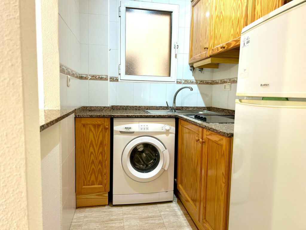 Middle Floor Apartment Torrevieja Alicante - image 7