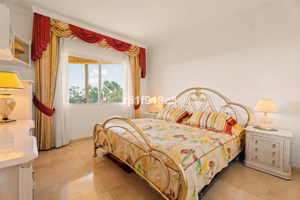 Middle Floor Apartment Elviria Málaga - image 7