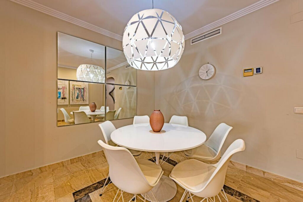 Middle Floor Apartment New Golden Mile Málaga - image 7