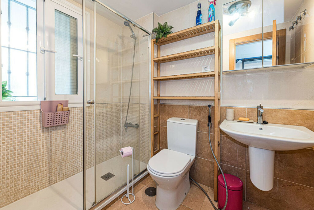 Middle Floor Apartment Los Pacos Málaga - image 7