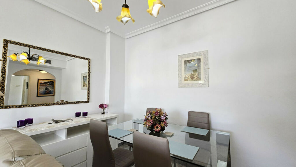 Middle Floor Apartment Nueva Andalucía Málaga - image 7