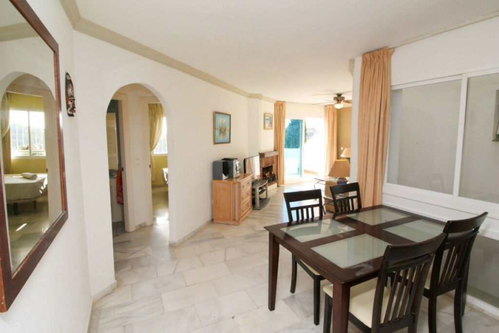 Middle Floor Apartment Calahonda Málaga - image 7