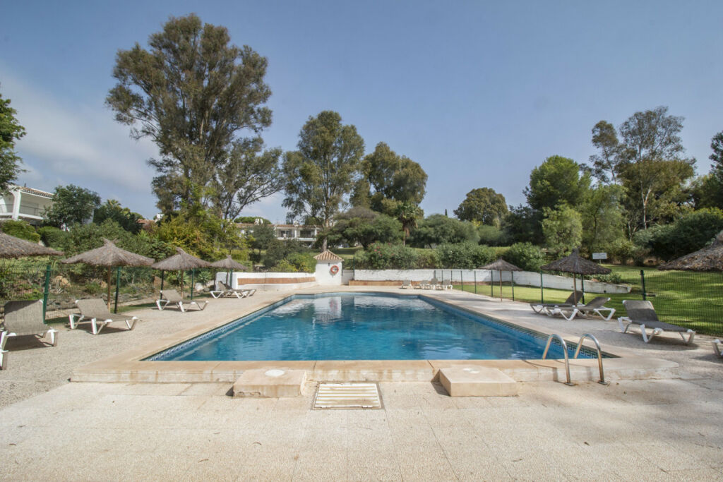 Middle Floor Apartment Estepona Málaga - image 7