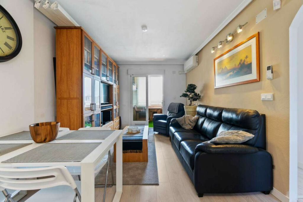 Middle Floor Apartment Torrevieja Alicante - image 8
