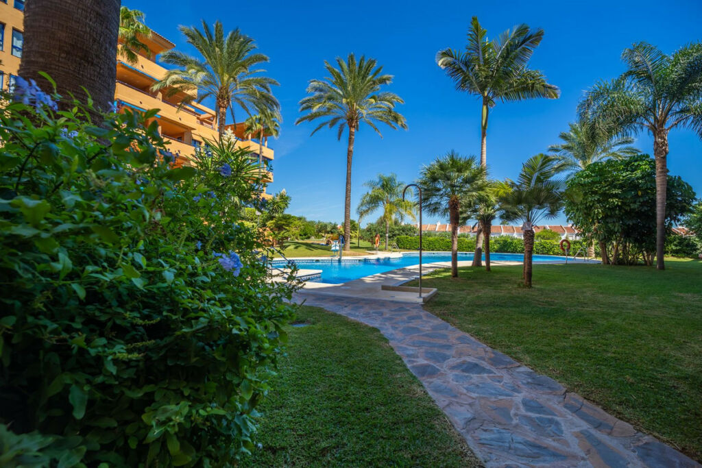Penthouse La Duquesa Málaga - image 7