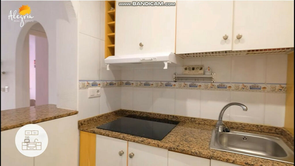 Middle Floor Apartment Torrevieja Alicante - image 7