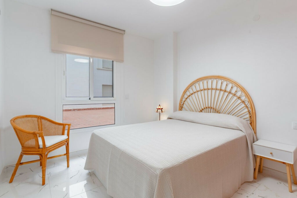 Middle Floor Apartment Fuengirola Málaga - image 7