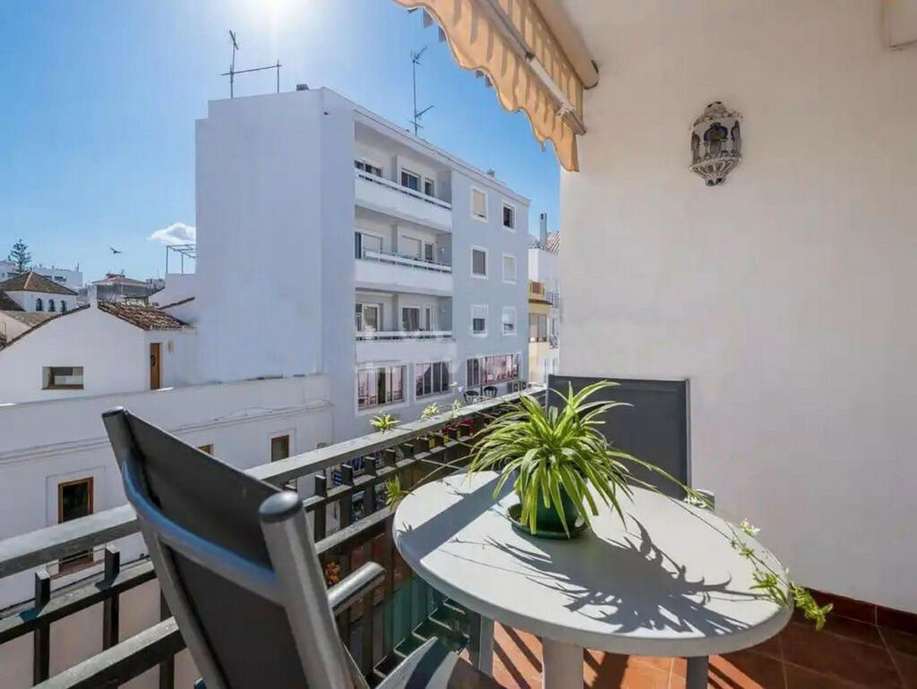 Middle Floor Apartment Estepona Málaga - image 7