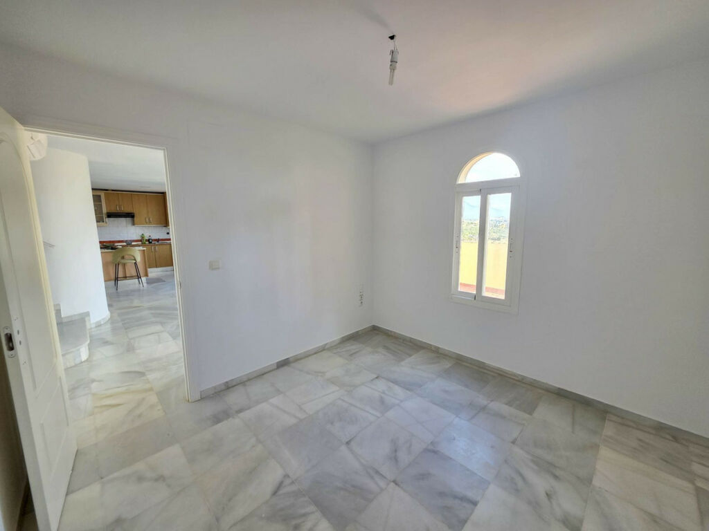 Duplex La Duquesa Málaga - image 7
