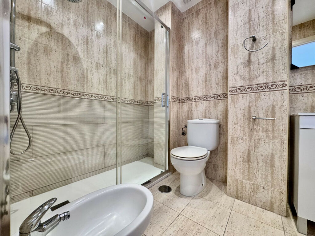 Middle Floor Apartment Las Lagunas Málaga - image 7