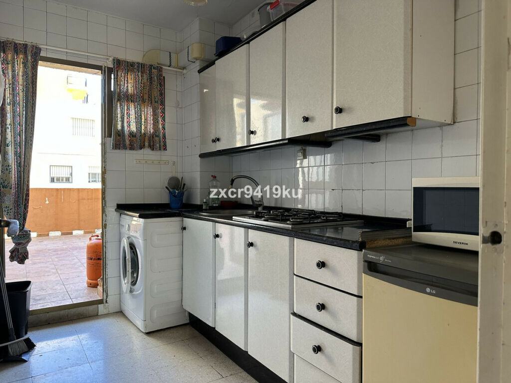Middle Floor Apartment Fuengirola Málaga - image 7