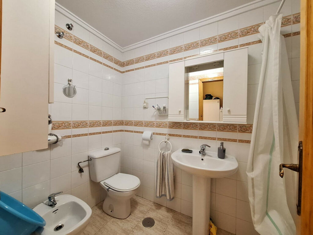 Middle Floor Apartment Torrevieja Alicante - image 7