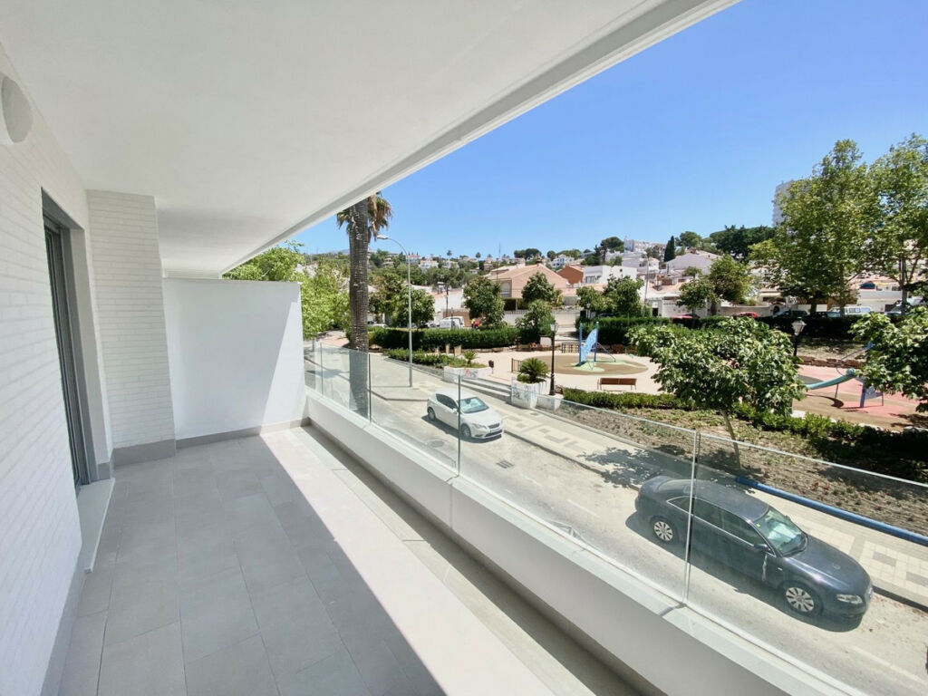 Middle Floor Apartment Nueva Andalucía Málaga - image 7