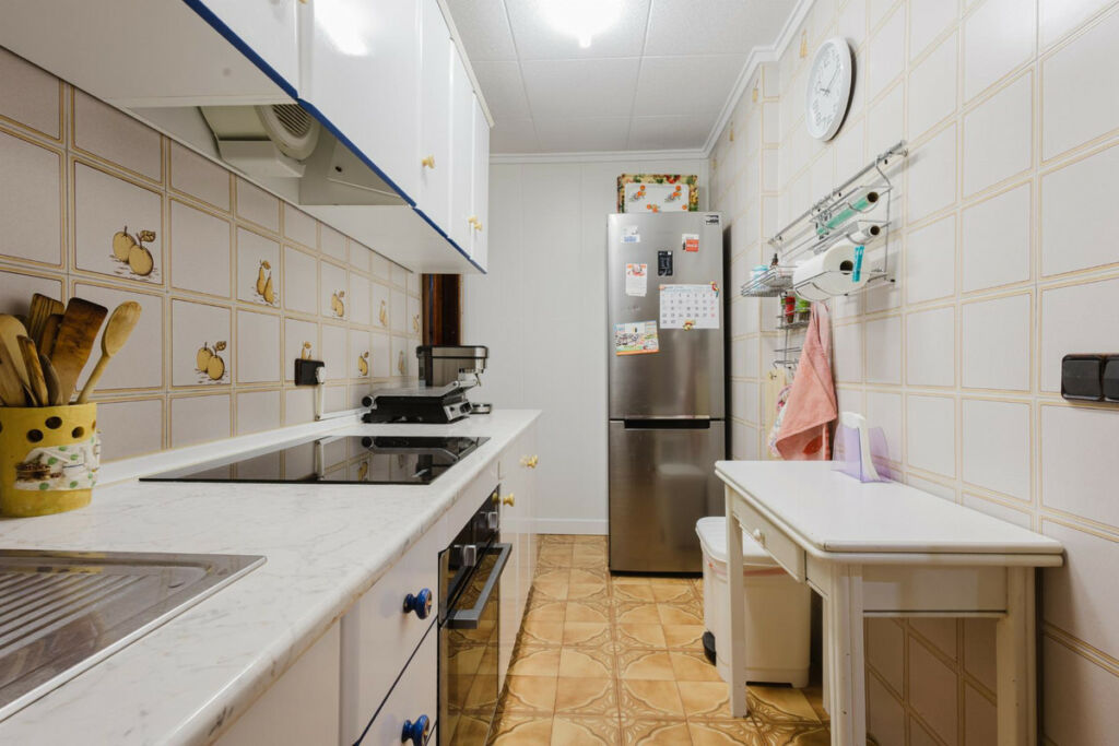 Middle Floor Apartment Torrevieja Alicante - image 7