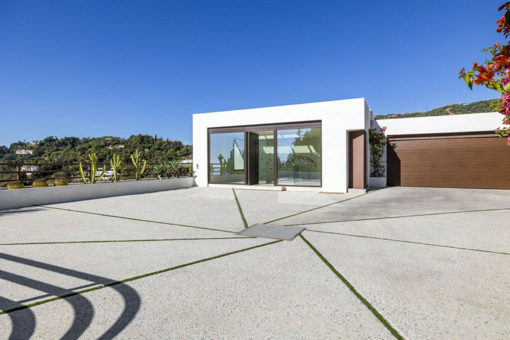 Detached Villa El Madroñal Málaga - image 7