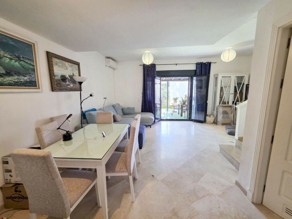 Townhouse La Duquesa Málaga - image 7