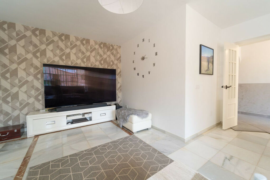 Detached Villa Fuengirola Málaga - image 7