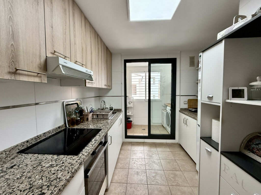 Middle Floor Apartment La Cala Málaga - image 7