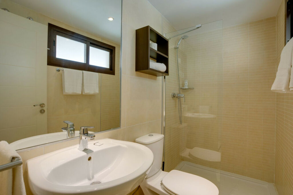 Middle Floor Apartment Estepona Málaga - image 8
