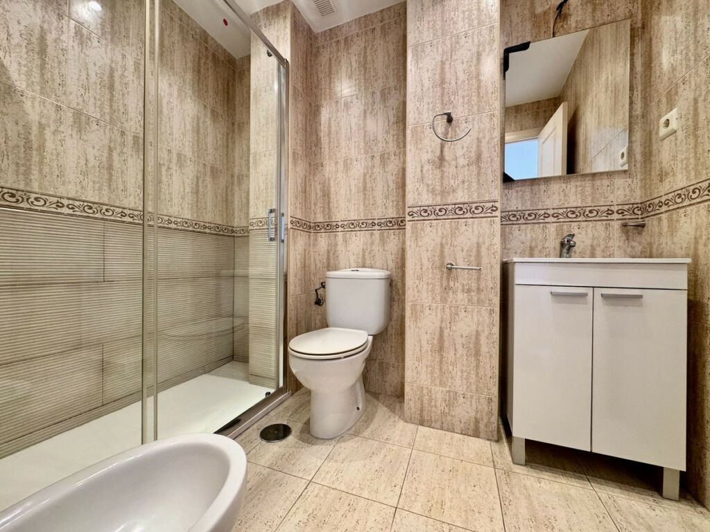 Middle Floor Apartment Las Lagunas Málaga - image 8