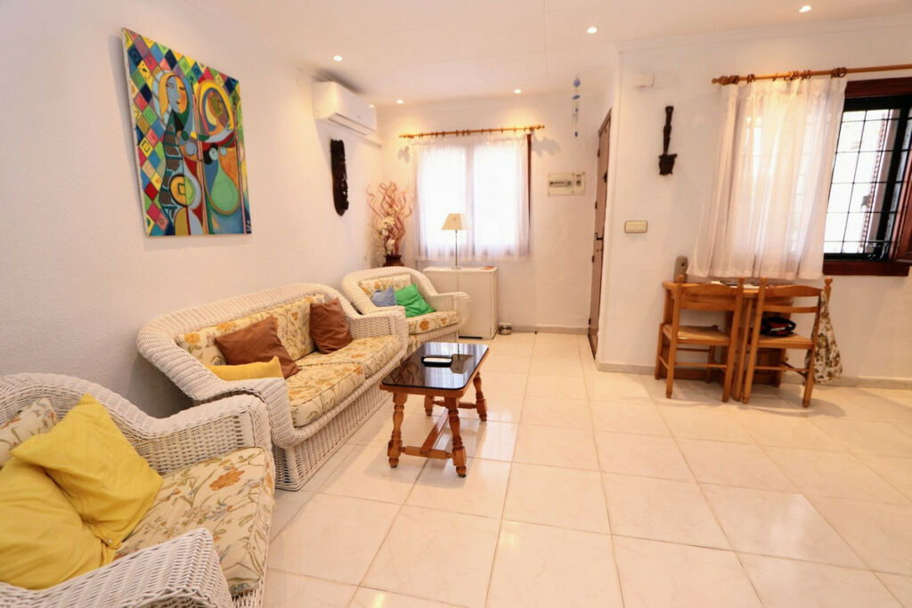 Townhouse Mil Palmeras Alicante - image 8