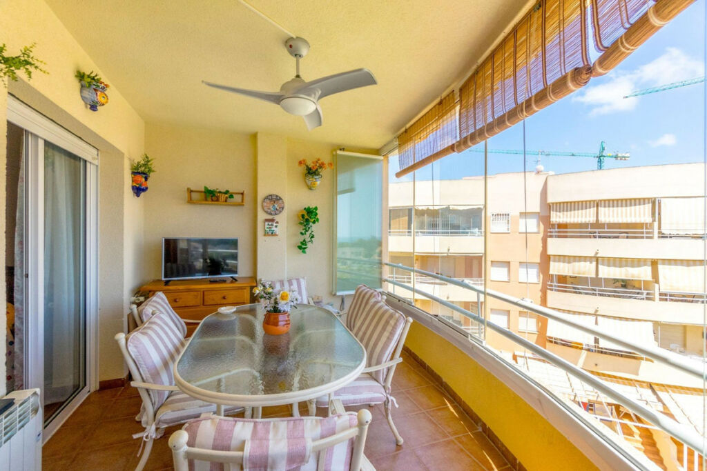 Middle Floor Apartment Campoamor Alicante - image 8